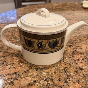Mikasa Intaglio CAC 01 Arabella Teapot - Like New